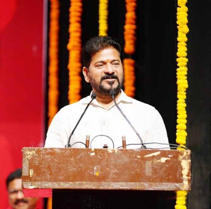 ఆరు దశాబ్దాల పాటు మారుమూల గ్రామీణ ప్రాంతం నుంచి జాతీయ స్థాయి వరకు రైతులు, రైతు కూలీలు, కౌలు రైతుల సమస్యల పరిష్కారం కోసం తన జీవితాన్ని సర్వం ధారపోసిన నాయకుడు సారంపల్లి మల్లారెడ్డి గారని ముఖ్యమంత్రి శ్రీ ఎ. రేవంత్ రెడ్డి గారుకొనియాడారు.