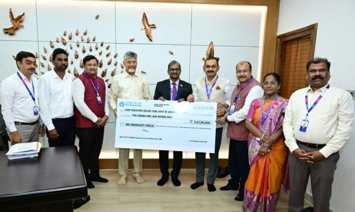 అర్నబ్ తుఫాన్ బాధితులకు ఎస్బీఐ ఉదార విరాళం – ముఖ్యమంత్రి సహాయ నిధికి రూ.5.01 కోట్ల చెక్కు అందజేత